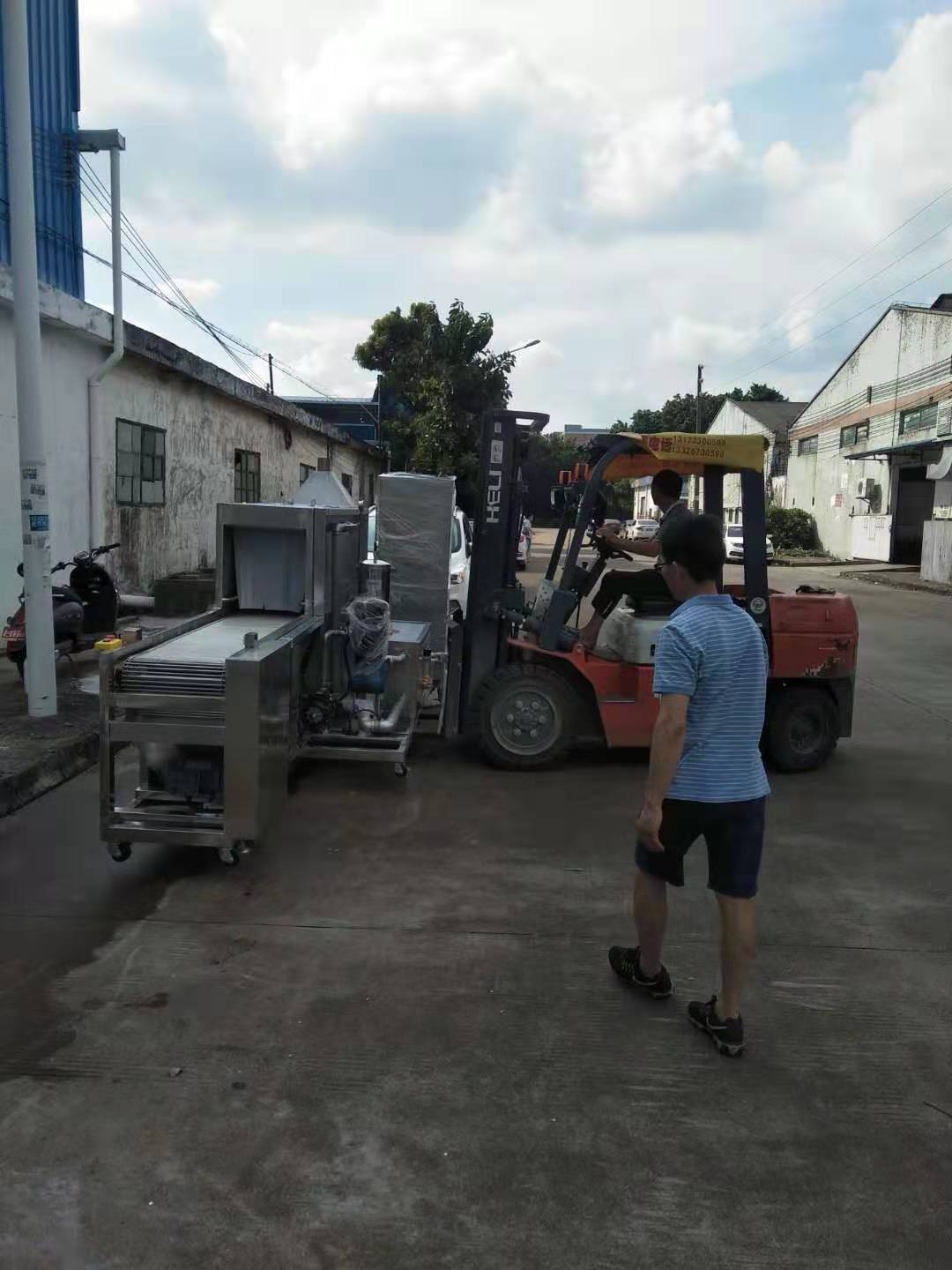 三達(dá)超聲波噴淋清洗機發(fā)貨北滘裝車中