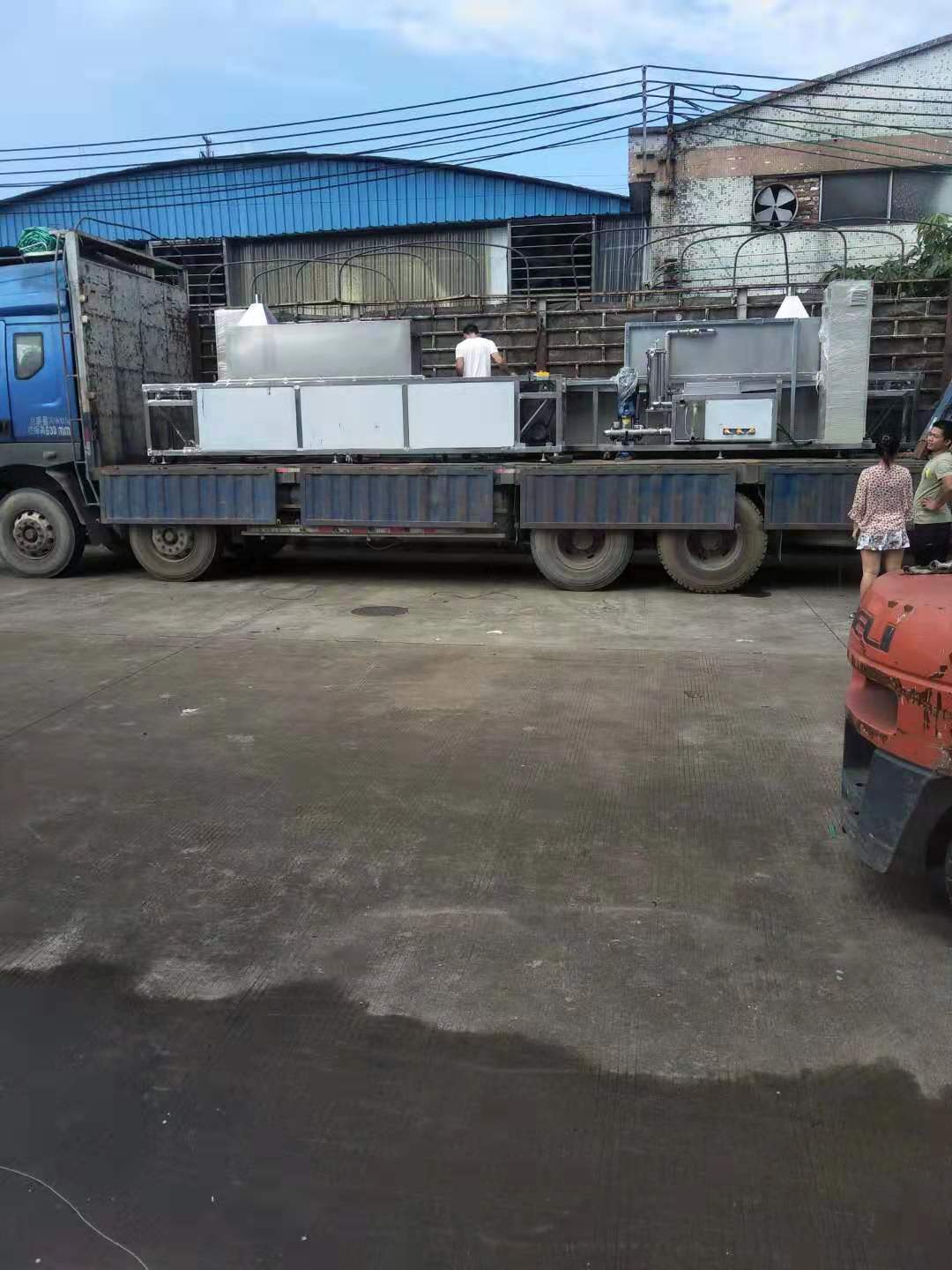 小型超聲波清洗機裝車