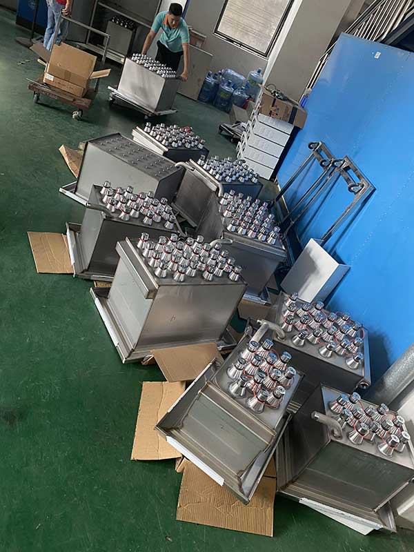 單槽標準超聲波清洗機.JPG 單槽標準超聲波清洗機.JPG
